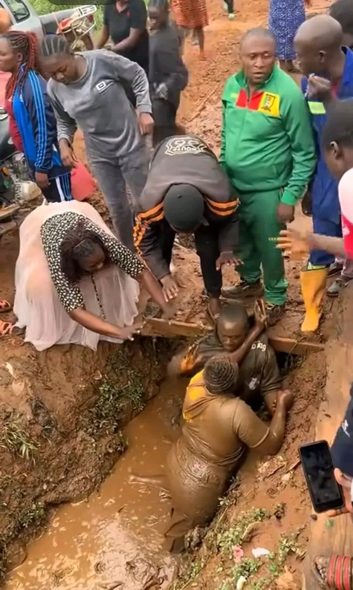 Woman embarrassed husband A woman angrily confronting her husband in public over unpaid children’s school fees.