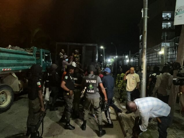 Police burst Abuja night club Police operatives conducting a late-night raid inside an Abuja nightclub, where guns and hard drugs were allegedly recovered.