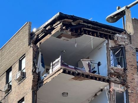 Building collapse in Lagos Collapsed 2-storey building in Lagos water-logged area, surrounded by residents and security officials after civil engineer was arrested.